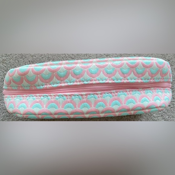 BVLGARI Pastel Pink & Blue Cosmetic Bag w/Shampoo - Picture 13 of 15